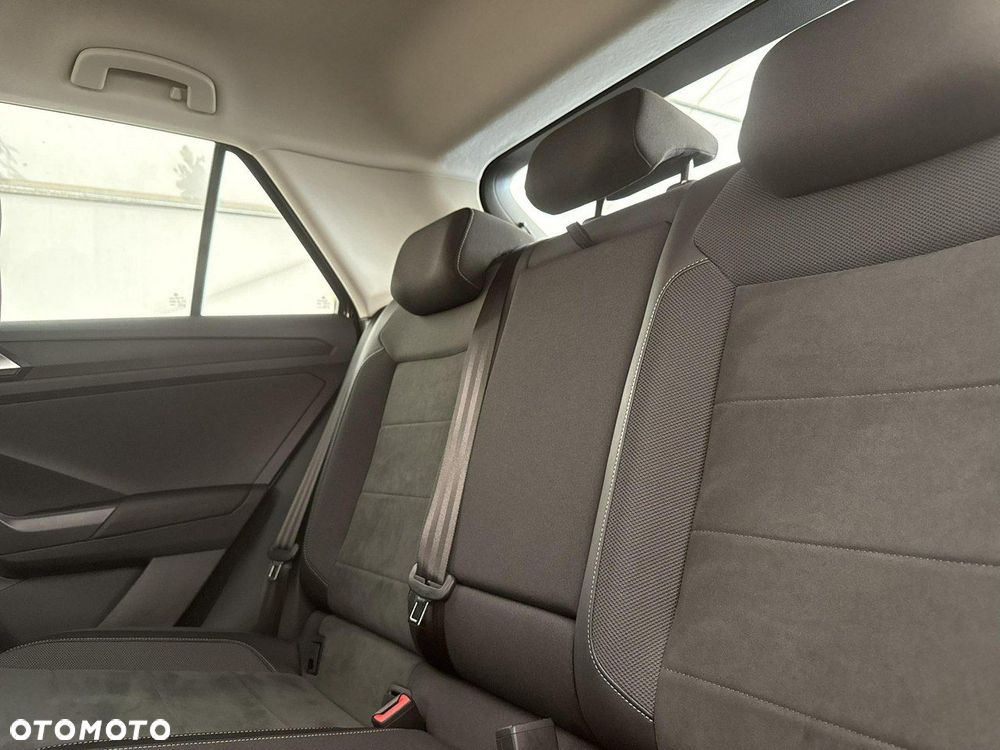 Volkswagen T-Roc - 19