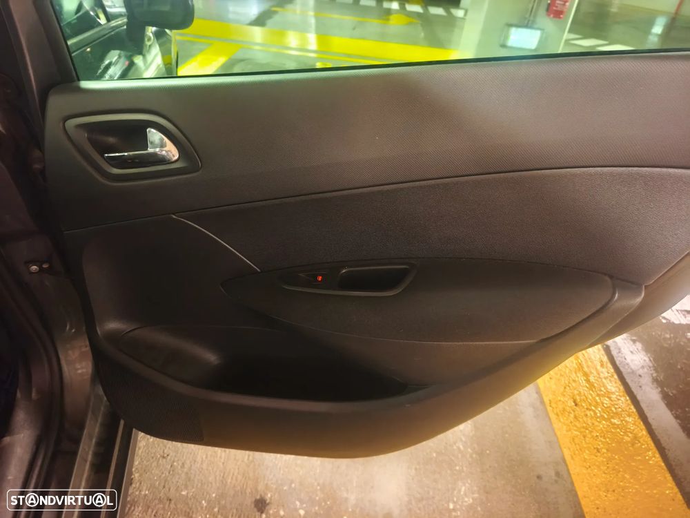 Peugeot 308 SW 1.6 e-HDi Allure CVM6 - 15