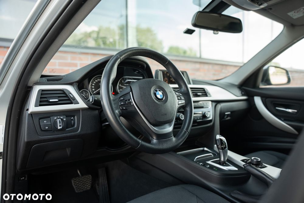 BMW Seria 3 318d - 24