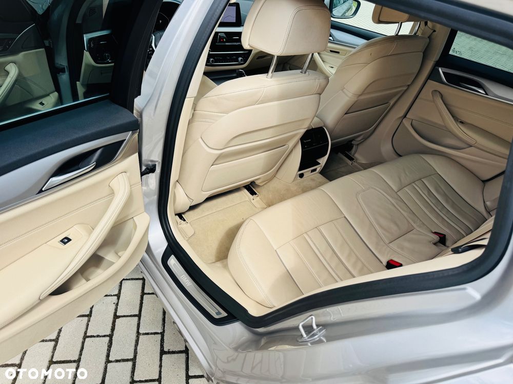 BMW Seria 5 518d - 15