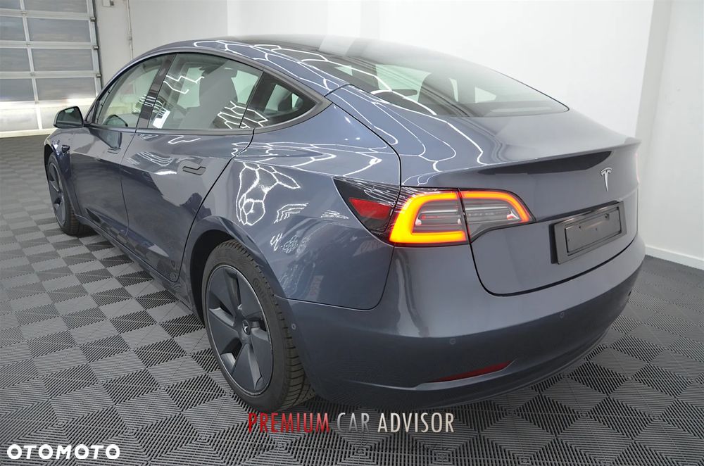 Tesla Model 3 - 5