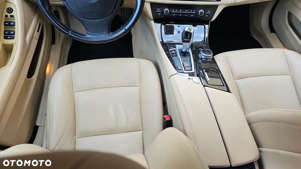 BMW Seria 5 528i xDrive Sport-Aut Luxury Line - 28