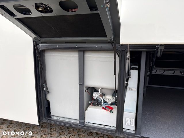 MAN LION`S COACH L R08 - 9