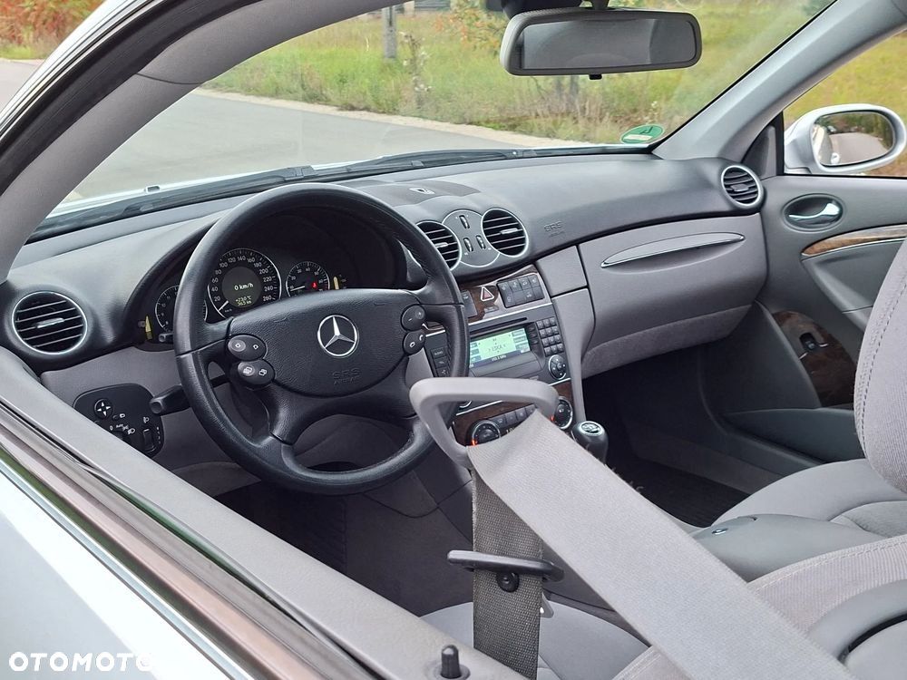 Mercedes-Benz CLK - 27