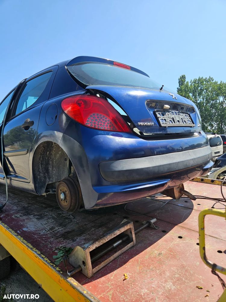Dezmembrez peugeot 2007 - 1