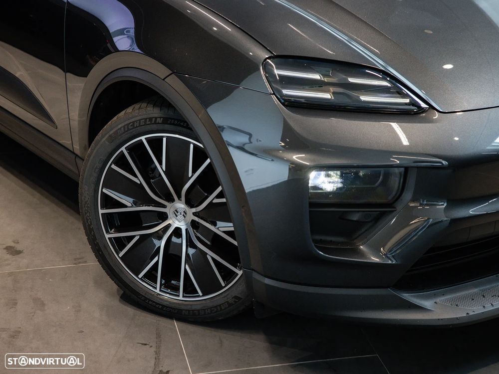 Porsche Macan Electric 4 - 14