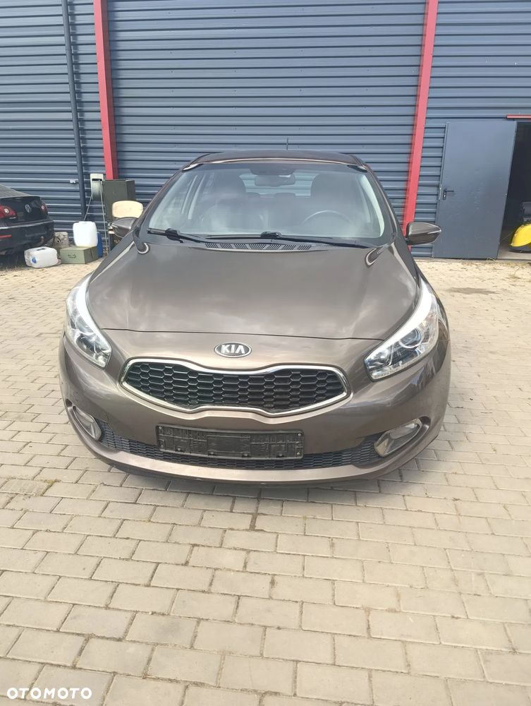 Kia Ceed 1.6 GDI Dream Team Edition - 3