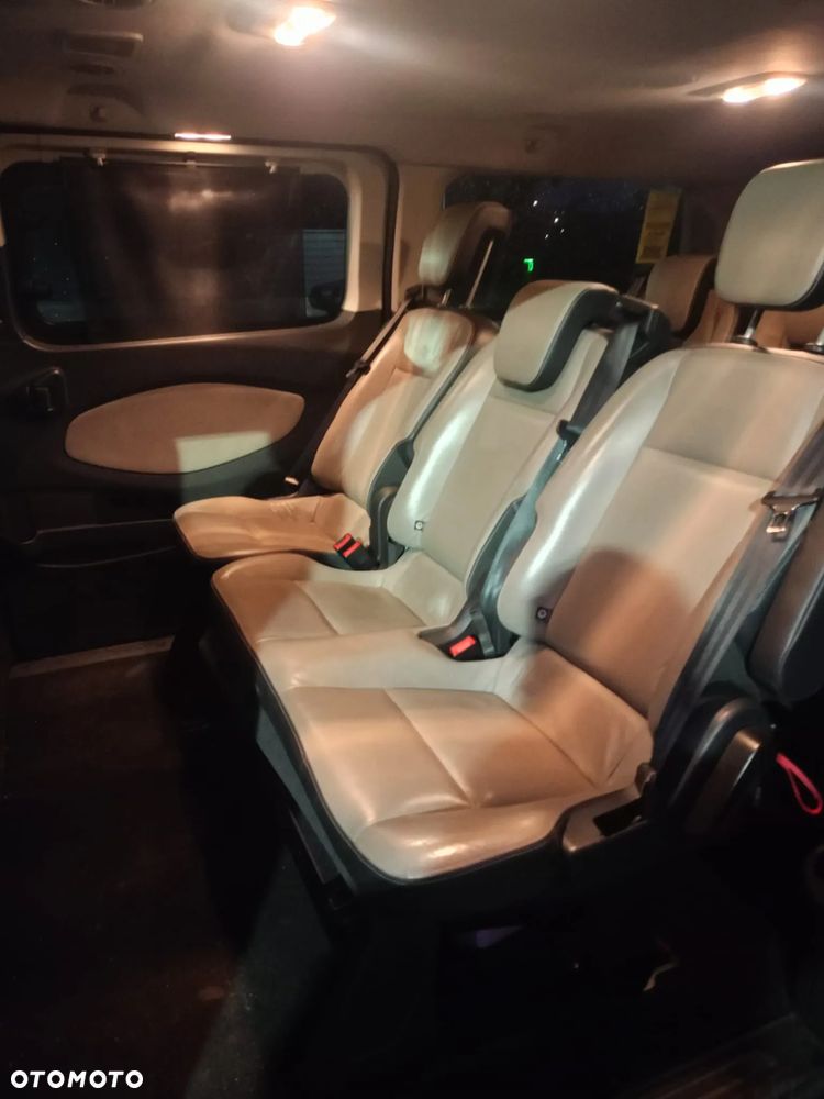 Ford Tourneo Custom - 16
