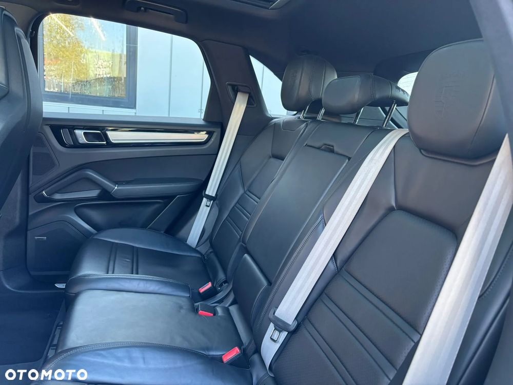 Porsche Cayenne Platinum Edition - 12