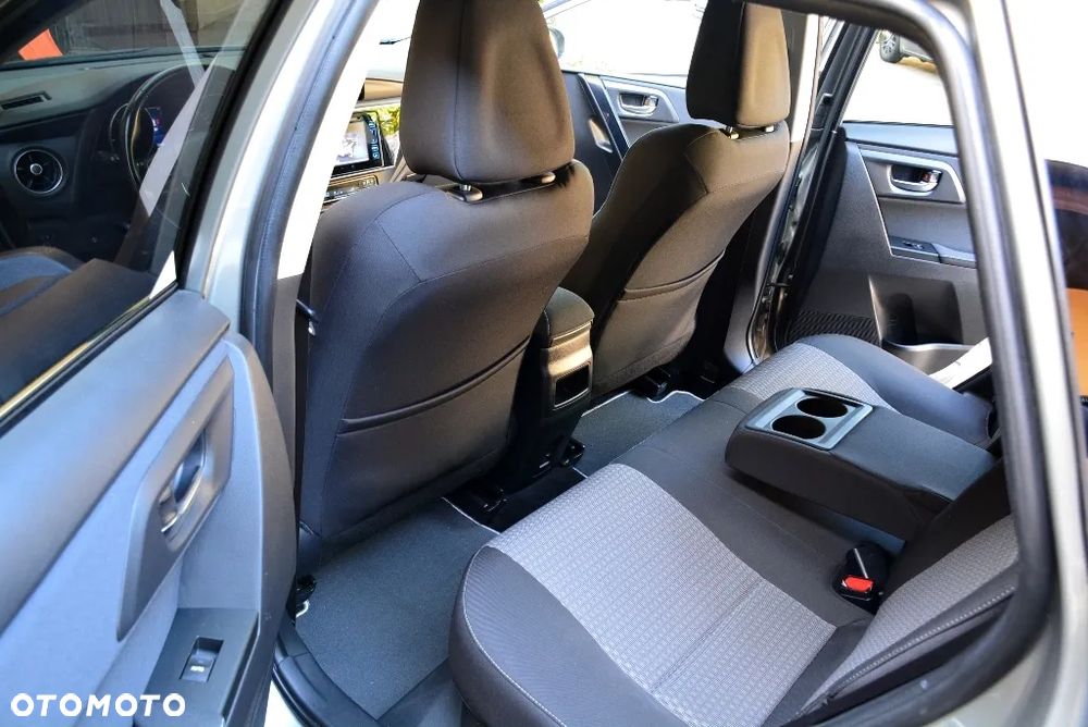 Toyota Auris 1.8 HSD Prestige - 8