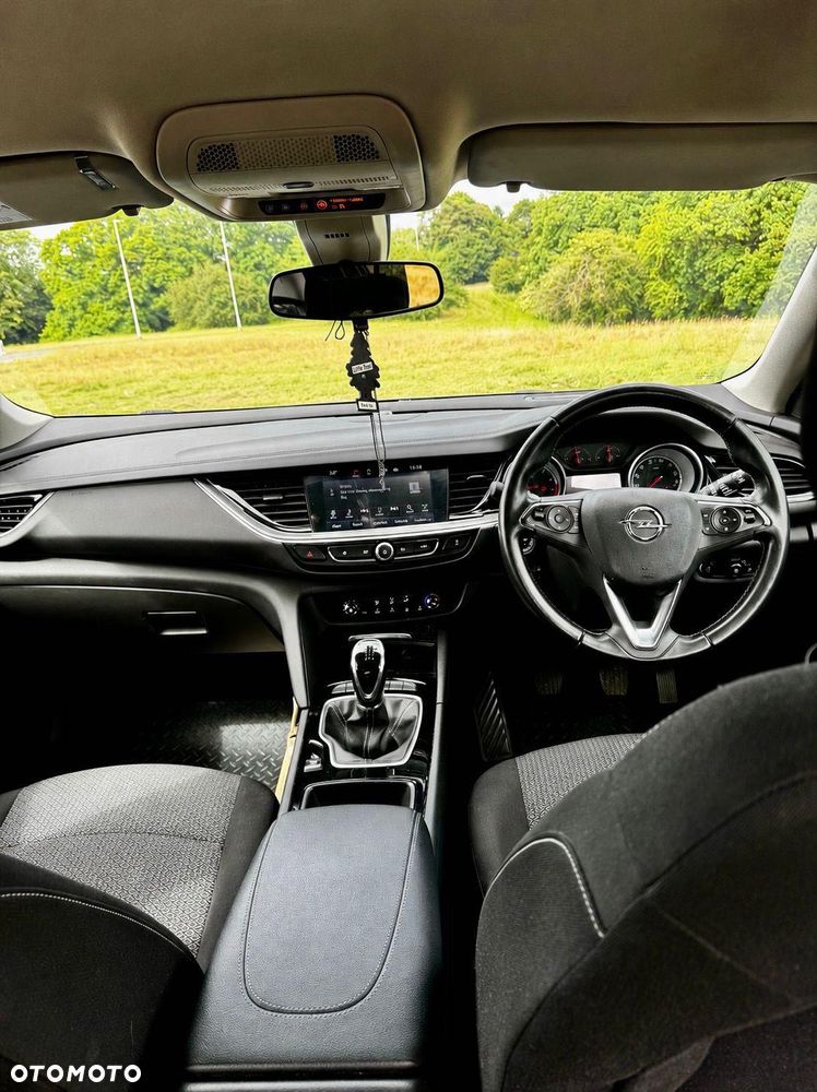 Opel Insignia - 2