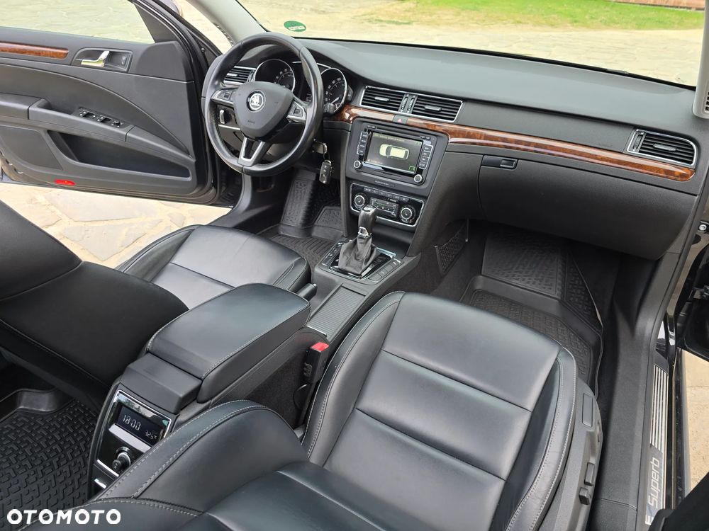 Skoda Superb 2.0 TDI 4x4 Platinum Outdoor DSG - 32