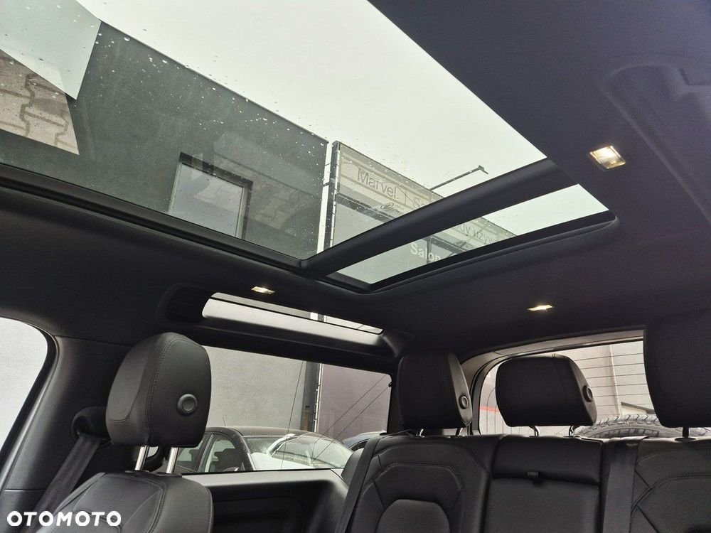 Land Rover Defender - 37