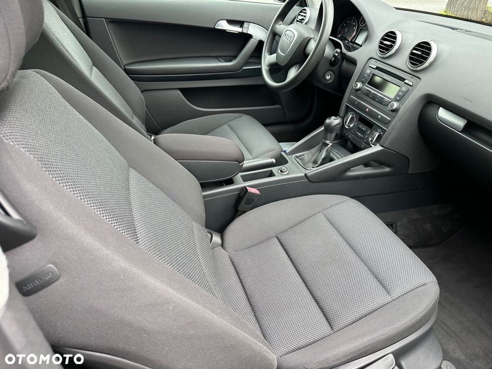Audi A3 3-drzwiowe 1.6 Ambiente - 22