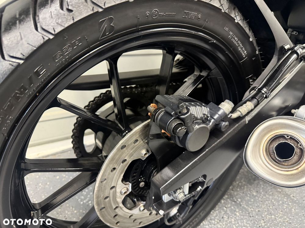 Yamaha MT - 5