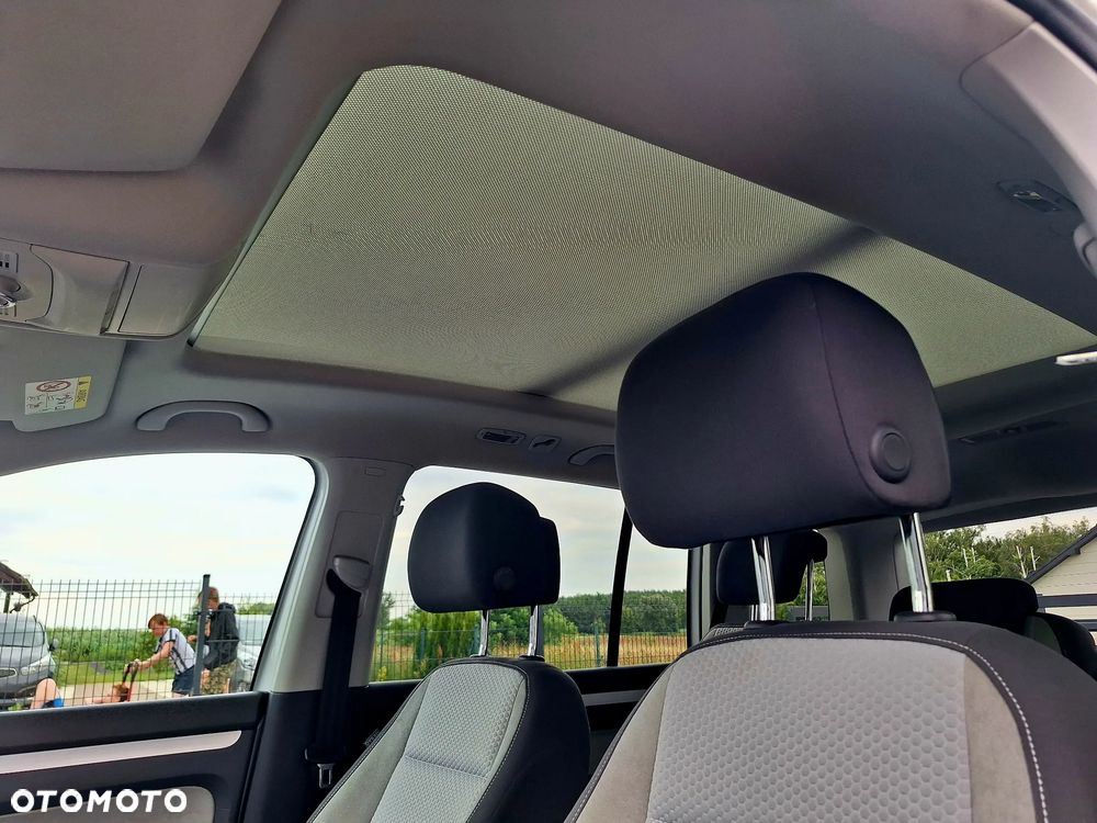 Volkswagen Touran - 15