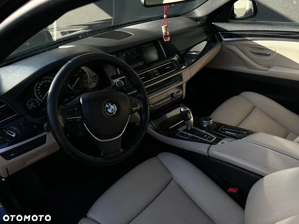 BMW Seria 5 525d xDrive Luxury Line - 17