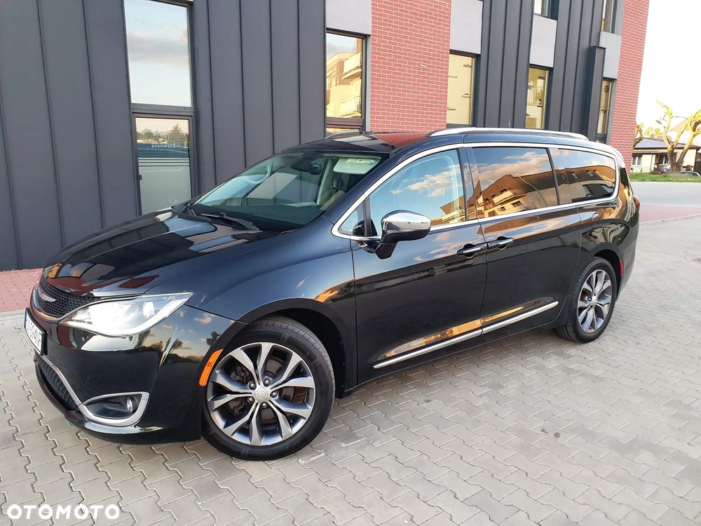 Chrysler Pacifica - 1