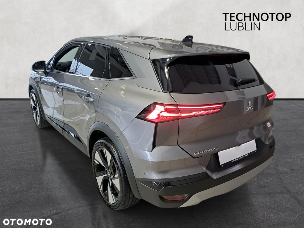 Mitsubishi Grandis 2026 photo 3