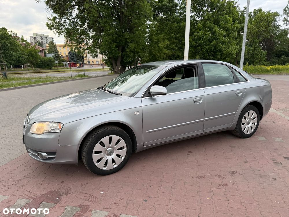 Audi A4 Limousine - 8