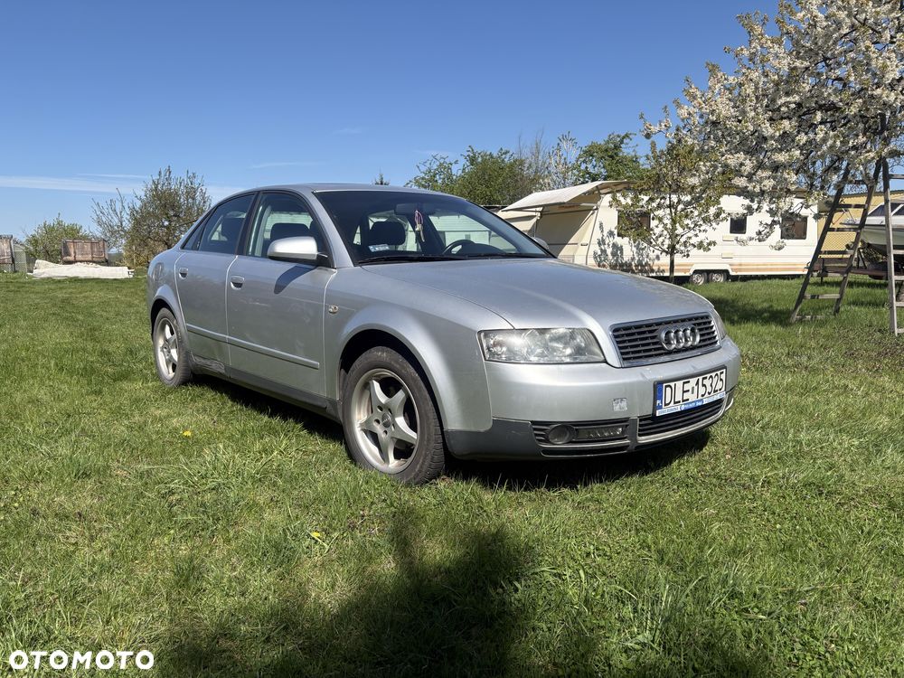 Audi A4 Limousine - 1