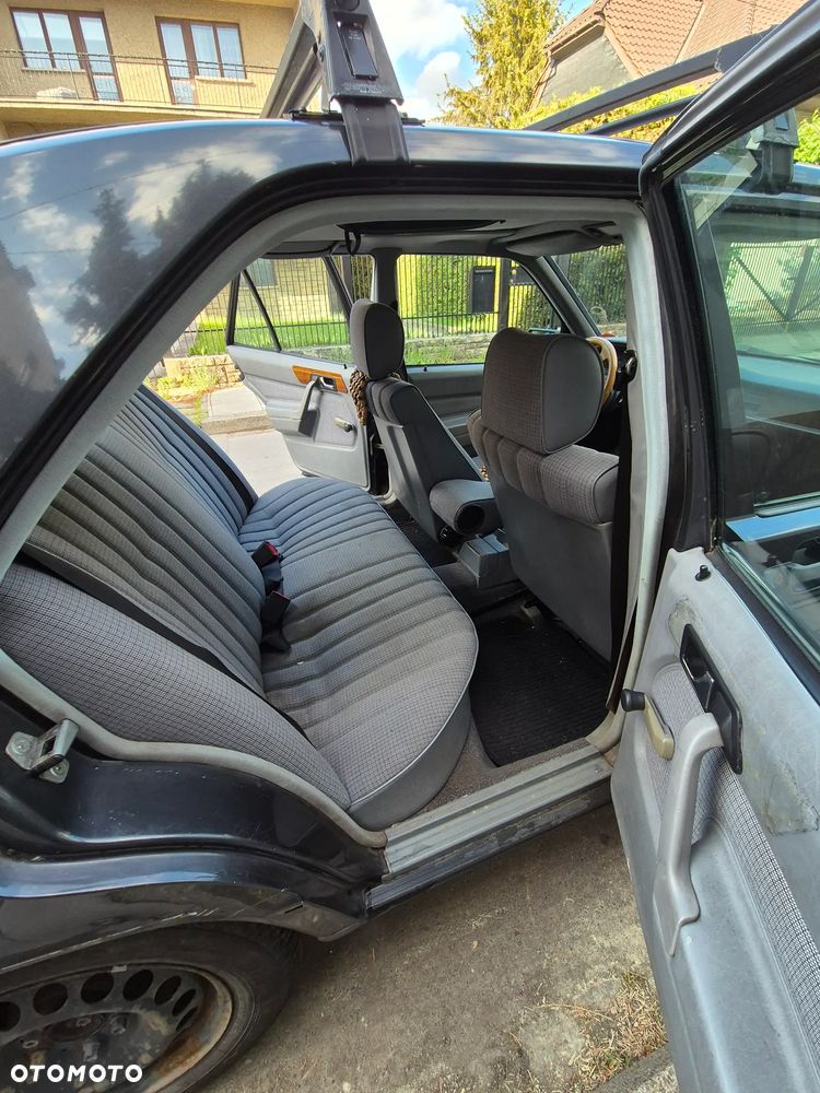 Mercedes-Benz W201 (190) - 30