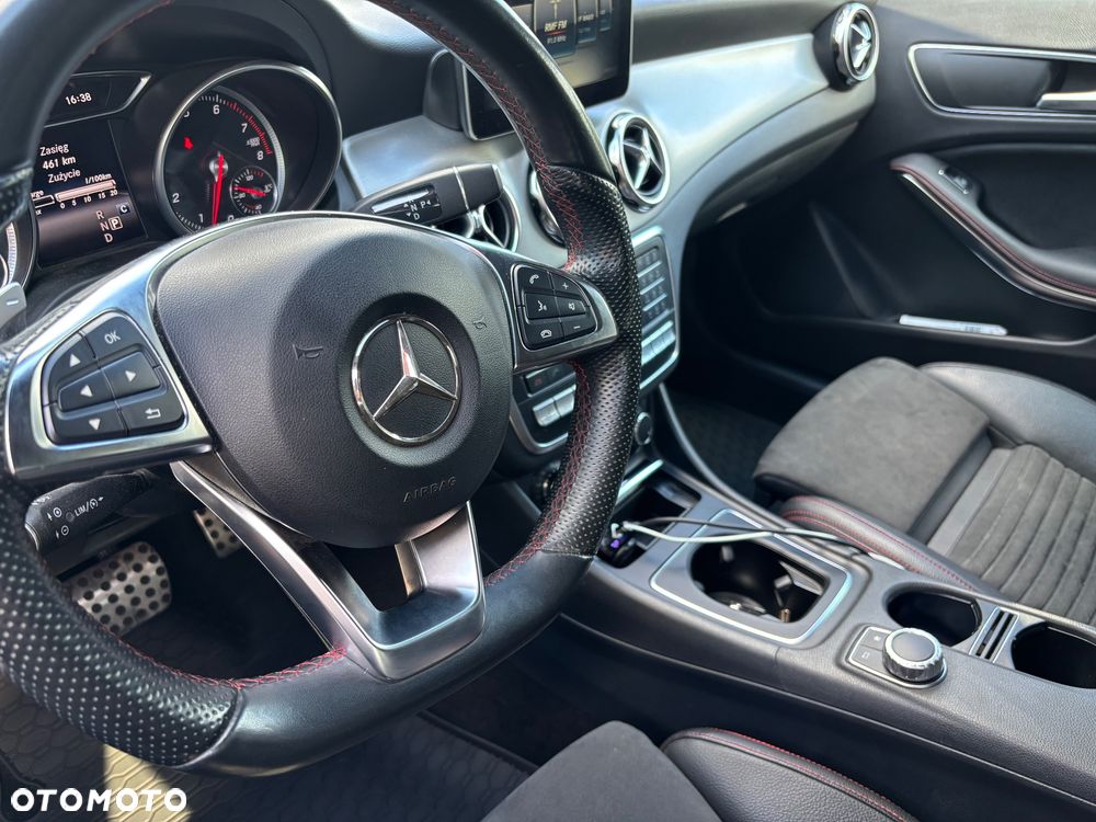 Mercedes-Benz GLA 250 4Matic 7G-DCT AMG Line - 17