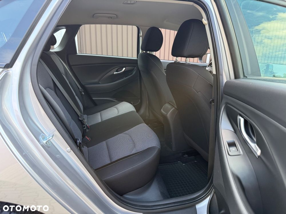 Hyundai i30 1.5 DPI Classic + - 11