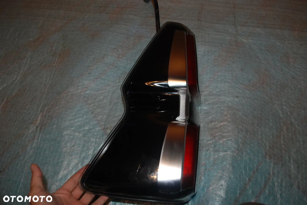 LAMPA TYŁ PRAWA ISUZU D-MAX III 2020- KOITO 220-8R006 LED - 3