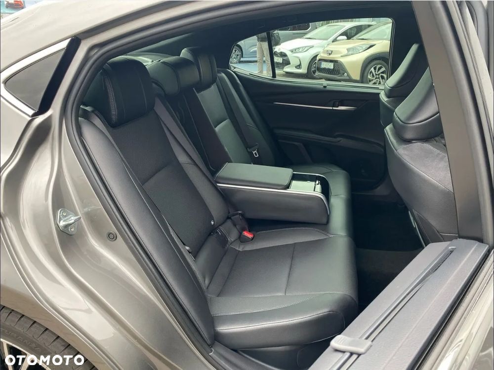 Toyota Camry 2.5 Hybrid Dynamic Force Executive e-CVT - 30