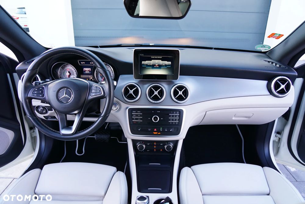 Mercedes-Benz CLA 180 7G-DCT UrbanStyle Edition - 21