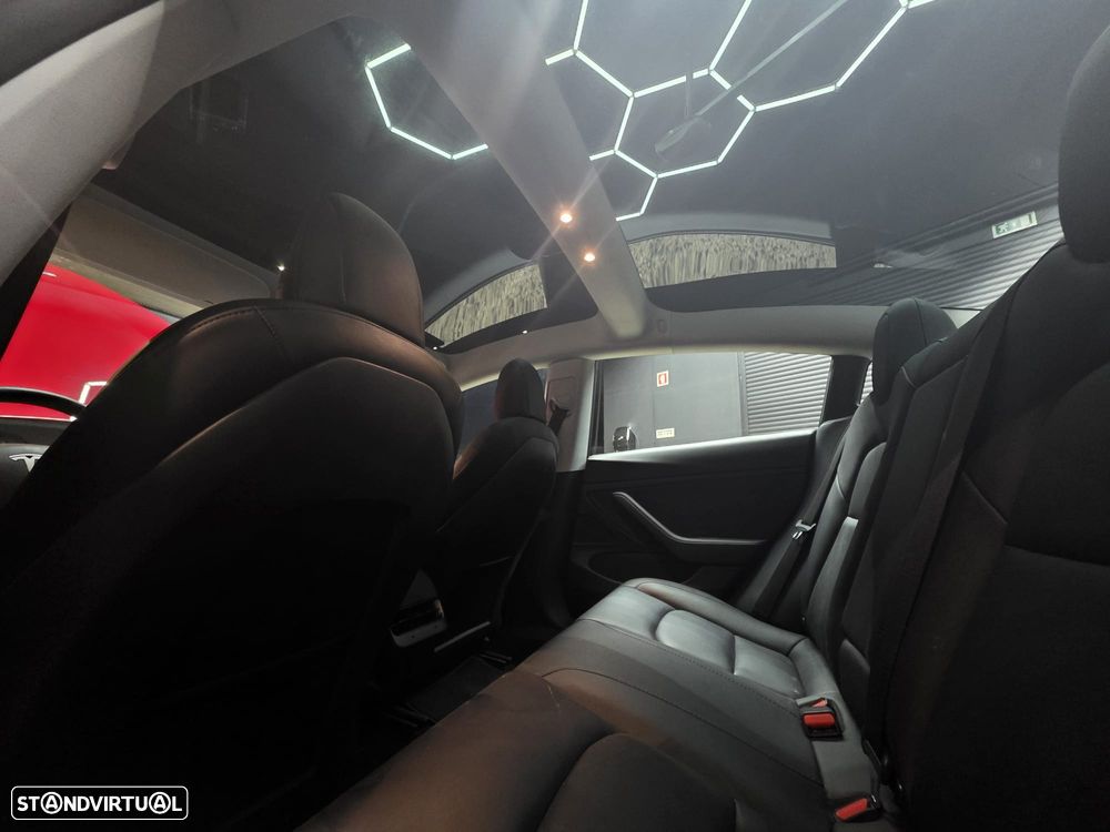 Tesla Model 3 Performance Dual Motor AWD - 24