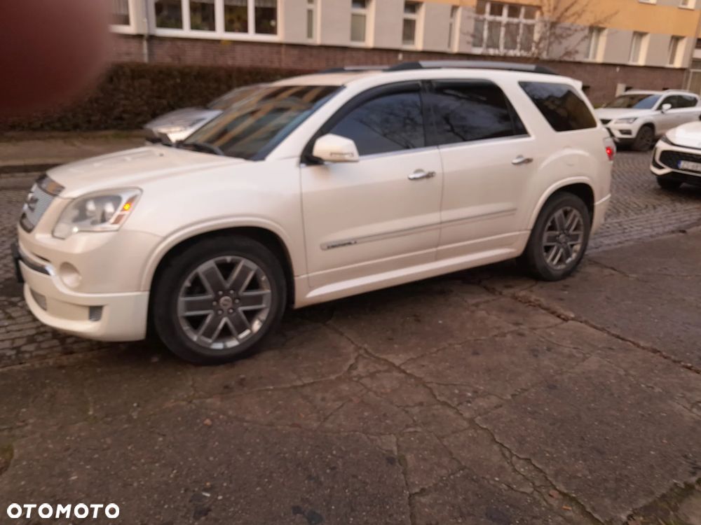 GMC Acadia - 8