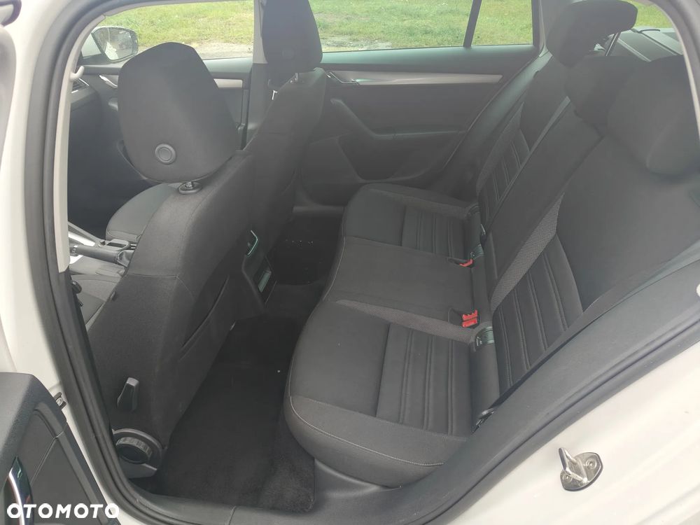 Skoda Octavia 2.0 TDI Clever DSG - 11