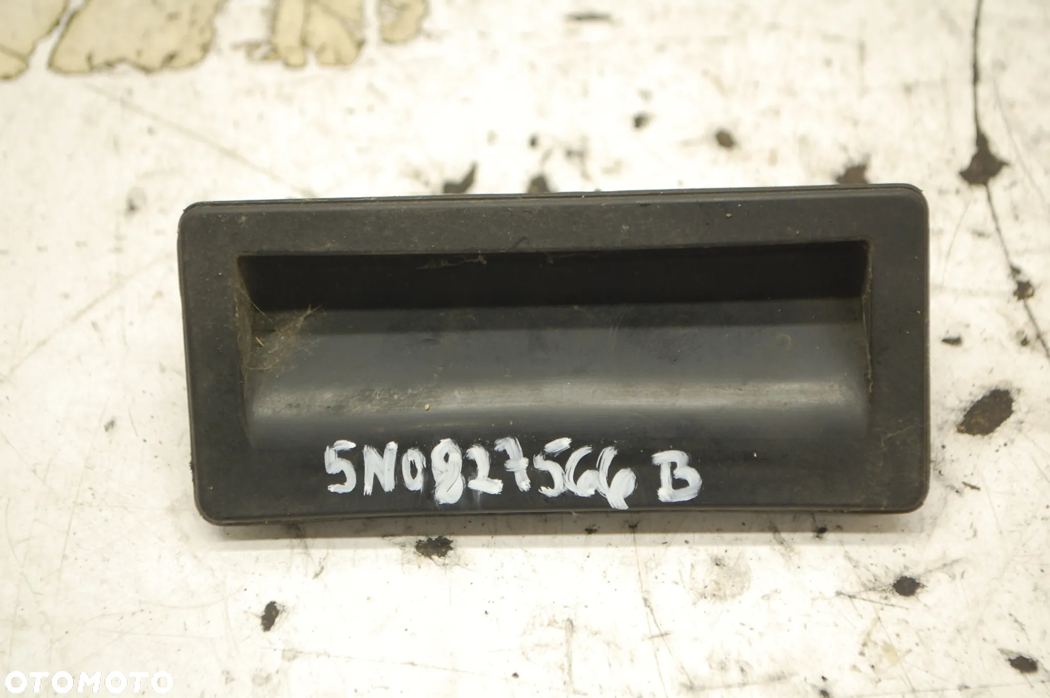 KLAMKA KLAPY BAGAŻNIKA TYŁ TYLNA MIKROSTYK 5N0827566 VW PASSAT B6 KOMBI AUDI A4 B8 5N0827566B - 5