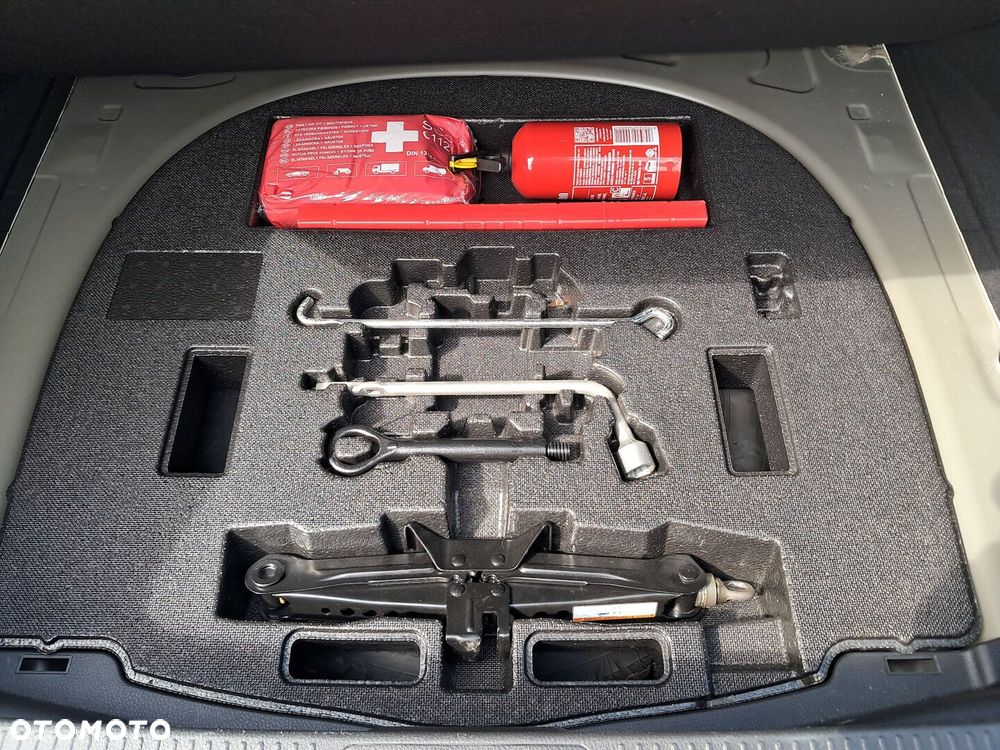 Toyota Camry 2.5 Hybrid Executive CVT - 27