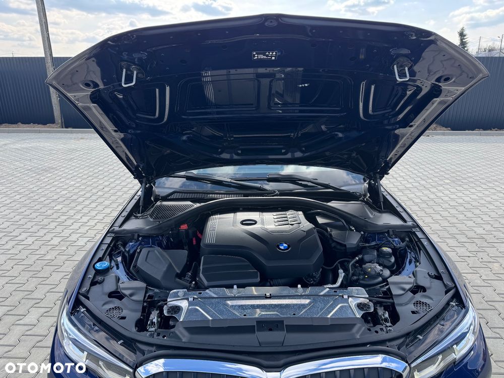 BMW Seria 3 330i M Sport - 24