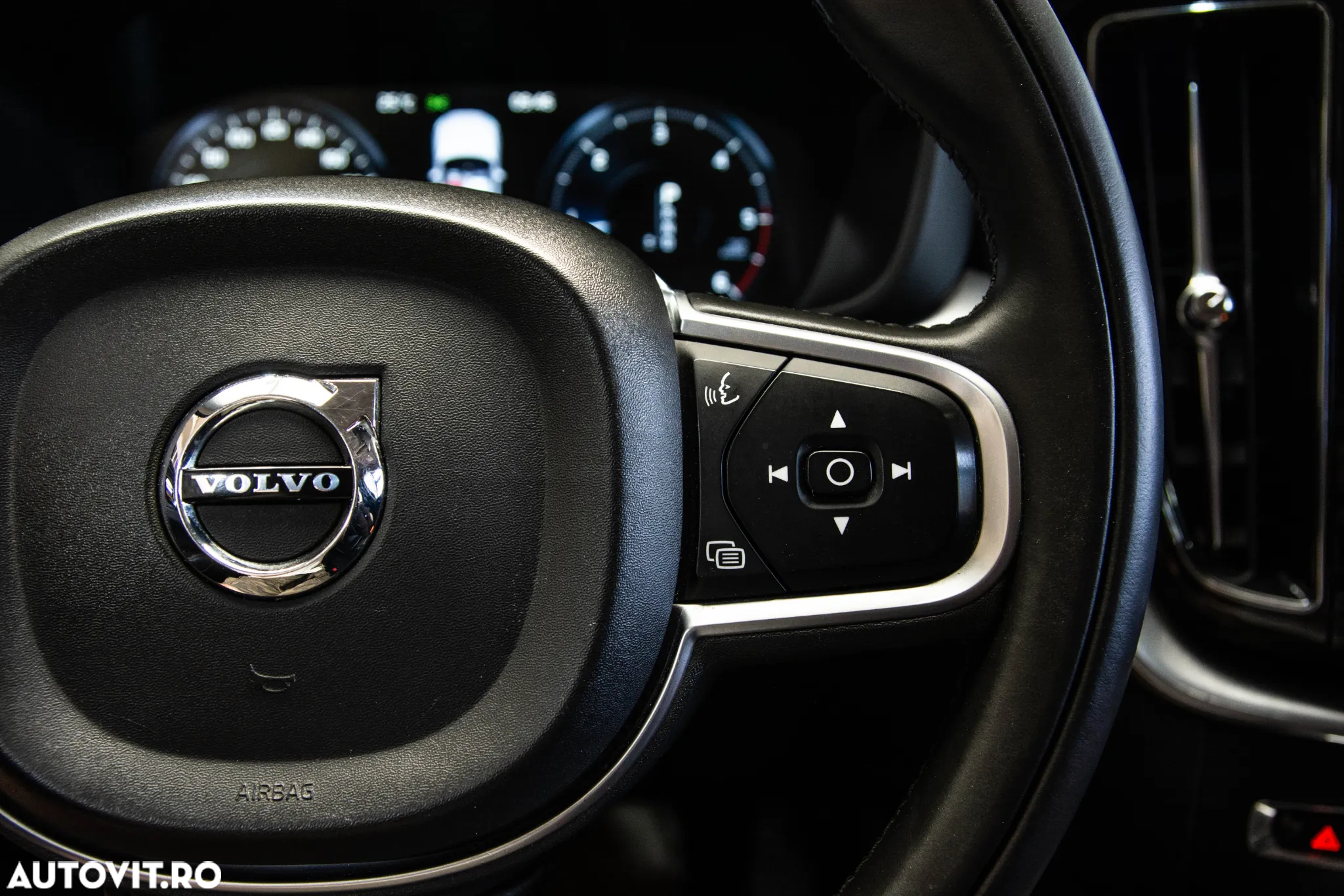 Volvo XC 60 D4 AWD Momentum - 19