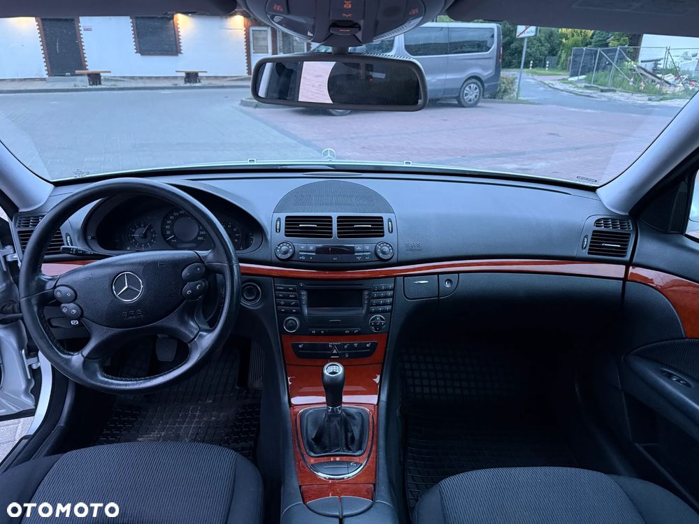 Mercedes-Benz Klasa E 200 Kompressor Classic - 7