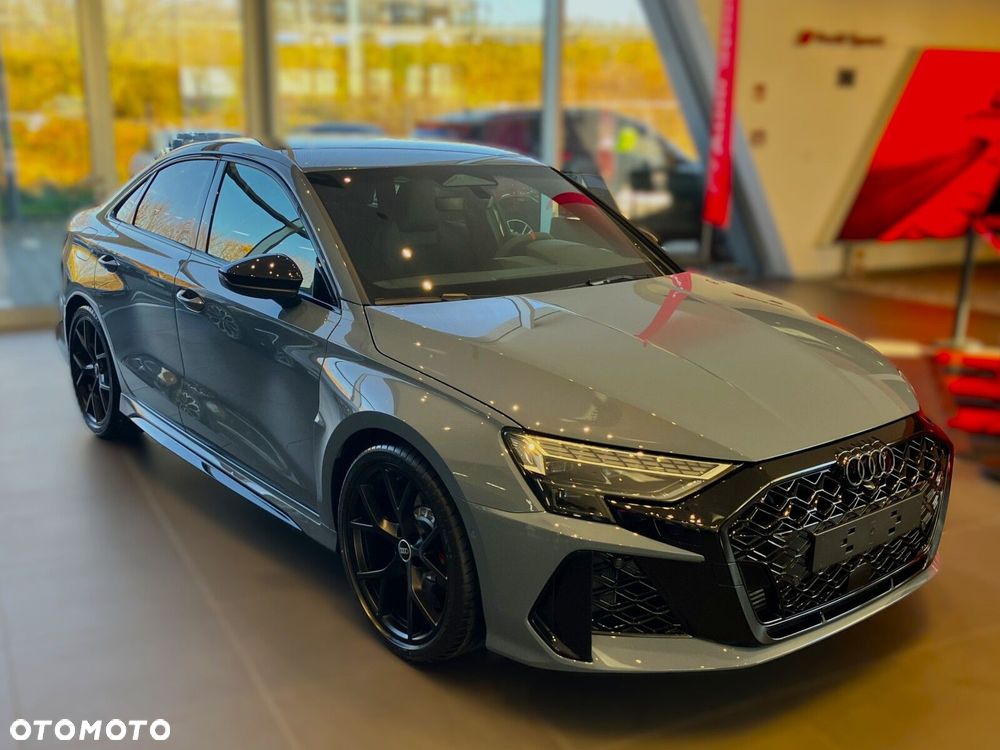 Audi RS3 Limousine - 11