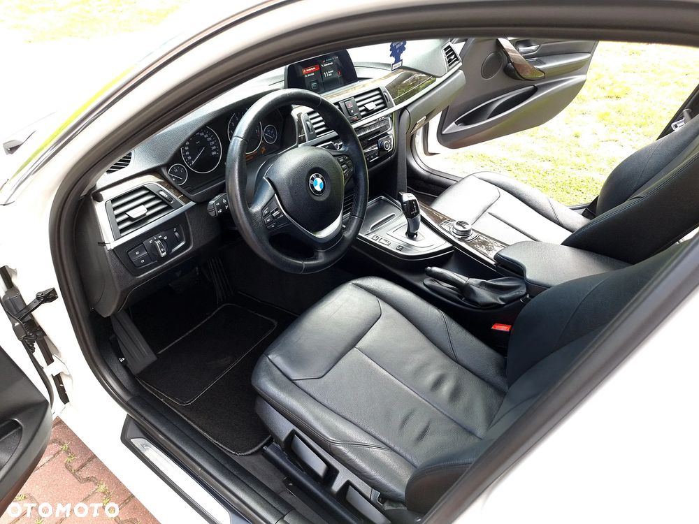 BMW Seria 3 320i Luxury Line - 10
