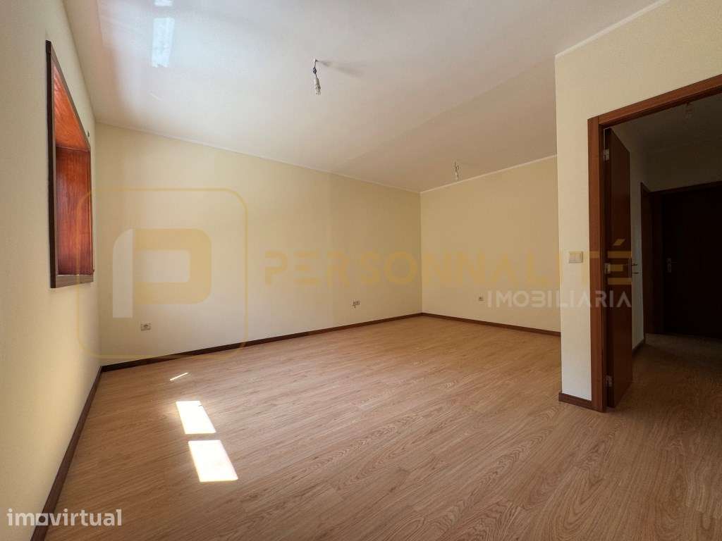 Apt T2 com terraço - Grande imagem: 2/13