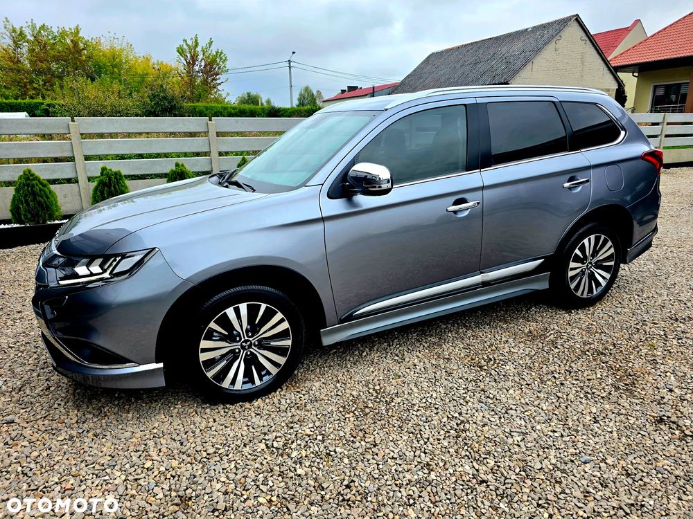 Mitsubishi Outlander 2.0 Instyle + 4WD CVT - 33