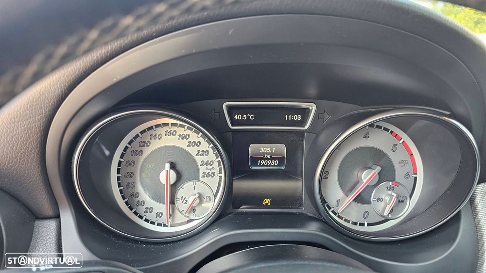 Mercedes-Benz GLA 180 CDI Urban - 13