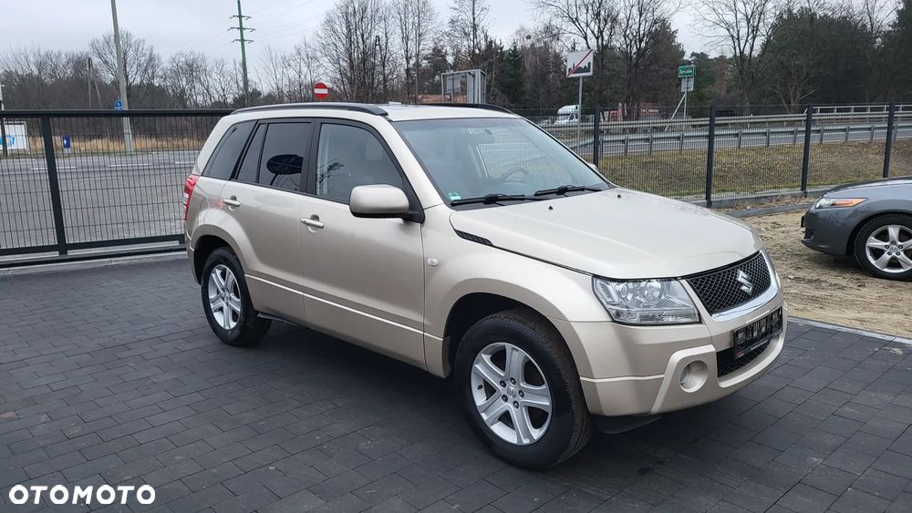 Suzuki Grand Vitara 2.0 Comfort + - 1