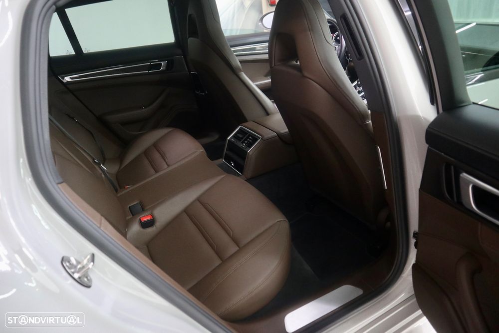 Porsche Panamera Sport Turismo 4 E-Hybrid - 13