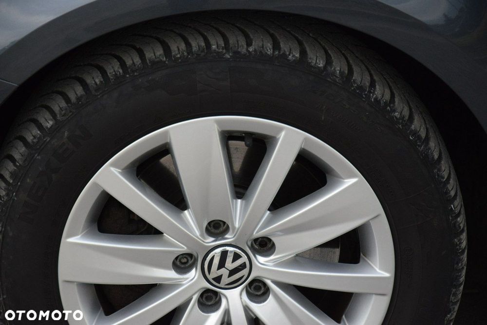 Volkswagen Passat - 11