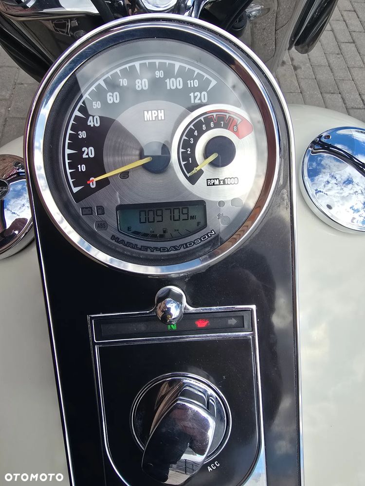 Harley-Davidson Softail Deluxe - 11