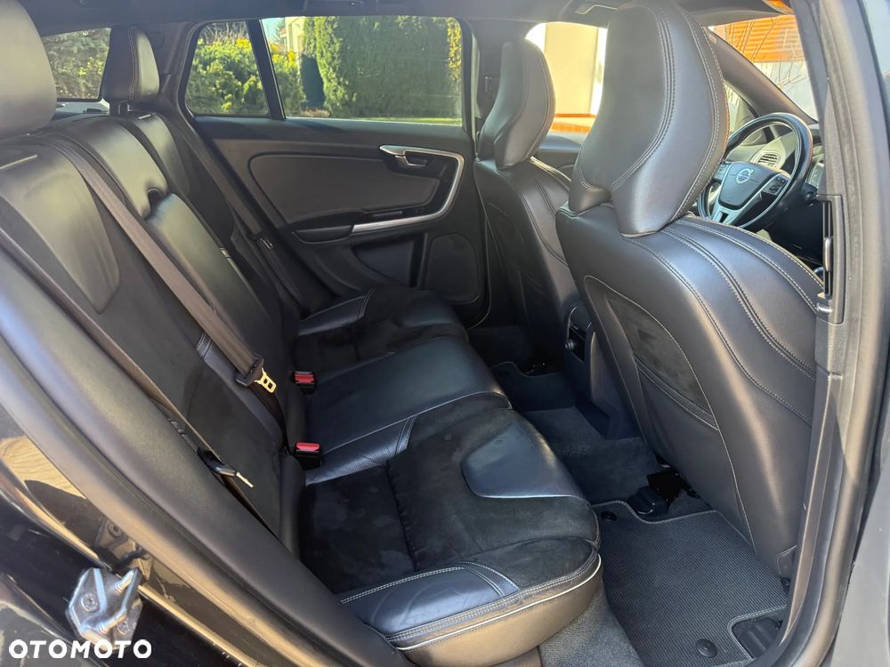 Volvo V60 D2 R-Design Summum - 11