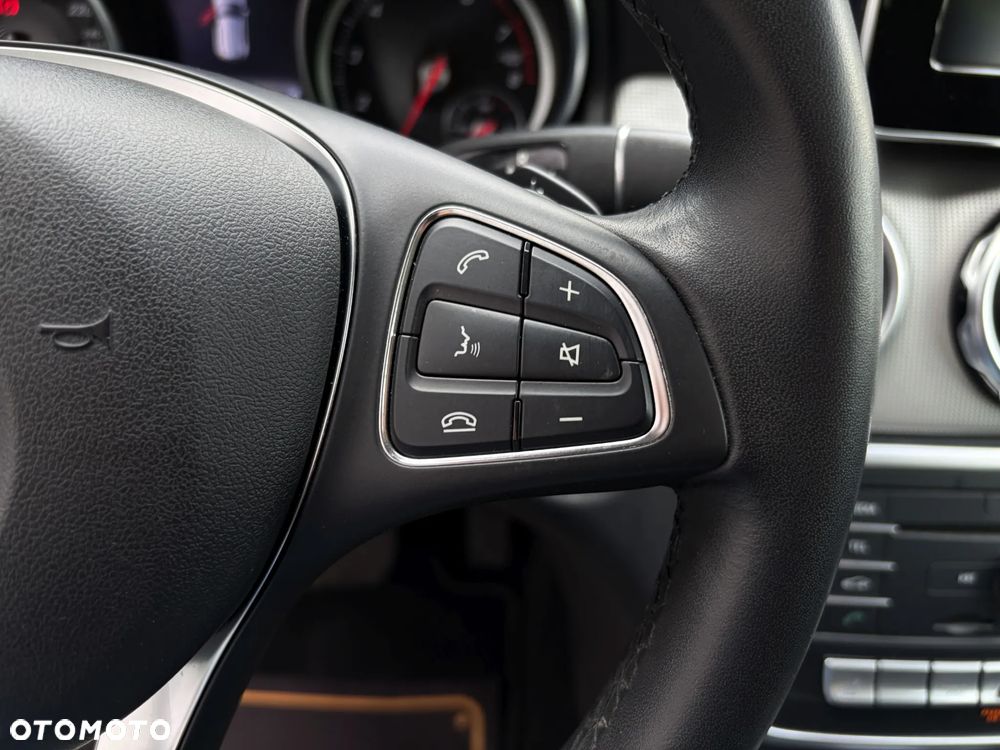 Mercedes-Benz GLA 200 7G-DCT Style - 25